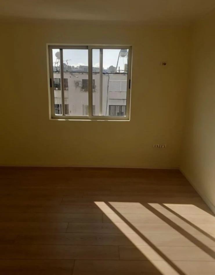 Tirane, shitet apartament 1+1+Ballkon Kati 5, 57 m² 82.000 € (Ali Demi)