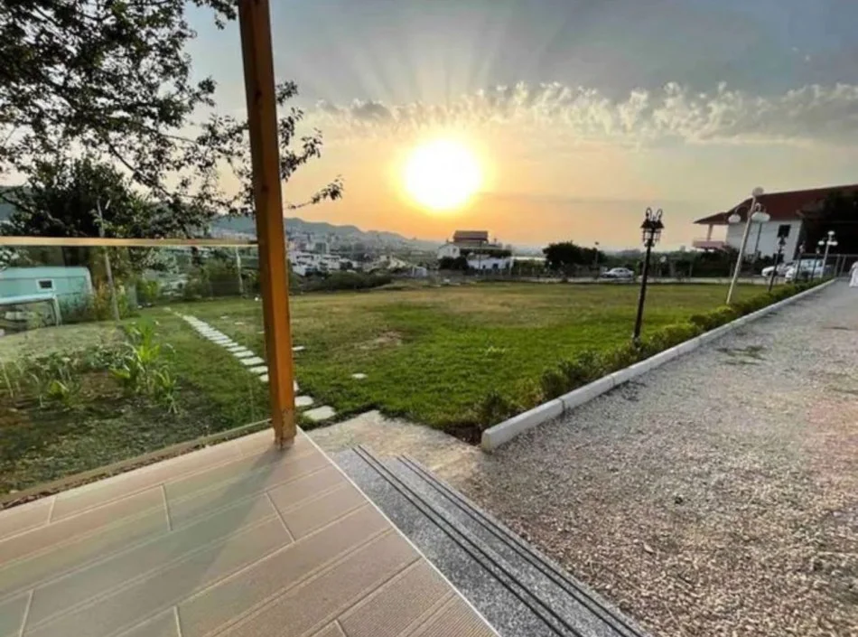 Tirane, jepet me qera shtepi 2+1 Kati 0, 3.000 m² 1.500 € (liqeni thate)