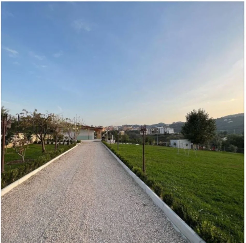 Tirane, jepet me qera shtepi 2+1 Kati 0, 3.000 m² 1.500 € (liqeni thate)