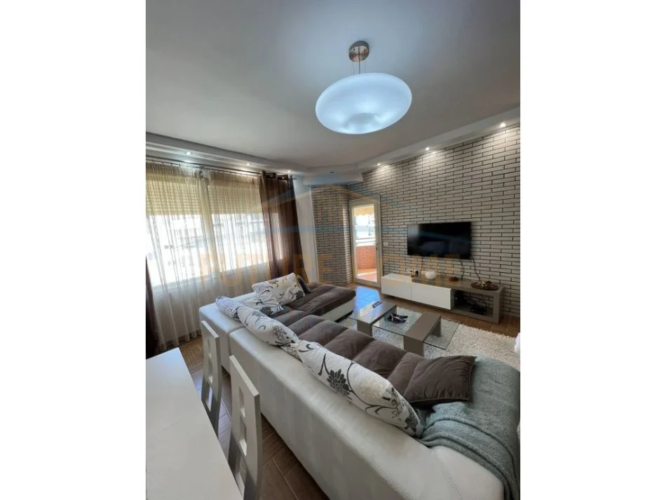 Tirane, jepet me qera apartament 2+1 Kati 4, 95 m² 650 € (LIQENI I THATE TIRANE)