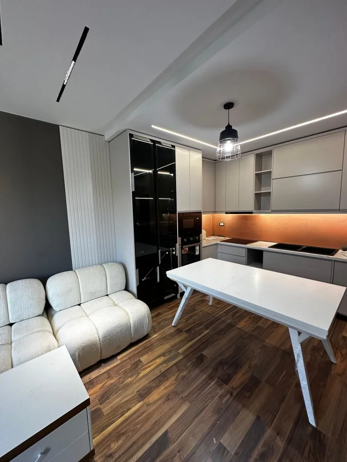Tirane, jap me qera apartament 1+1 Kati 2, 79 m² 600 € (Rruga Hiqmet Buzi)