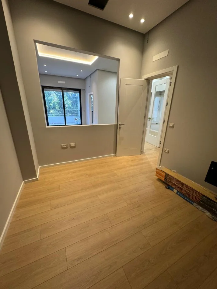 Tirane, shes apartament 2+1 Kati 1, 101 m² 160.000 € (Rruga peti)