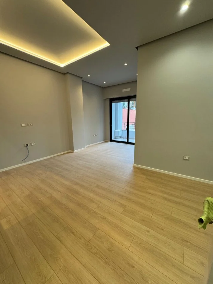 Tirane, shes apartament 2+1 Kati 1, 101 m² 160.000 € (Rruga peti)