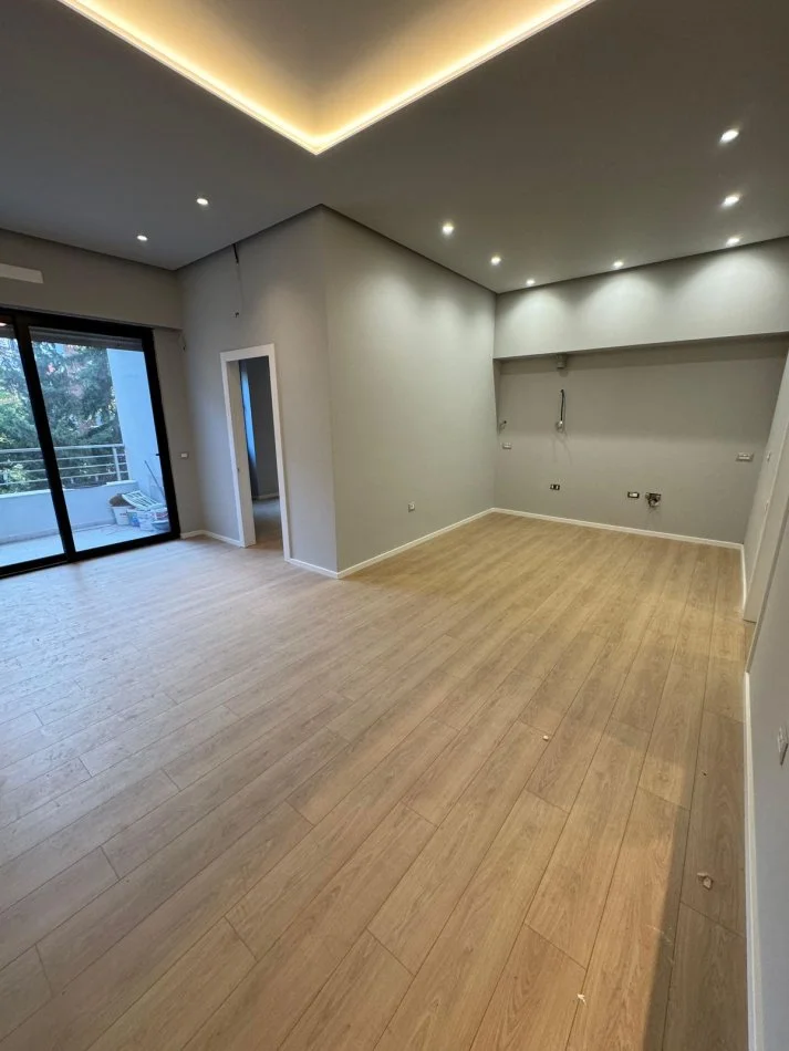 Tirane, shes apartament 2+1 Kati 1, 101 m² 160.000 € (Rruga peti)