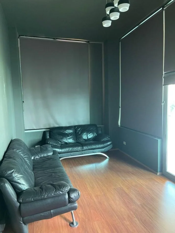 Tirane, jepet me qera ambjent biznesi Kati 1, 150 m² 1.400 € (komuna parisit)