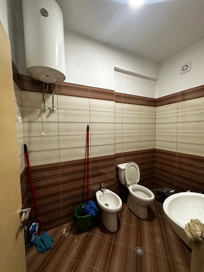 Tirane, jepet me qera apartament 2+1+Ballkon Kati 2, 100 m² 600 € (astir)