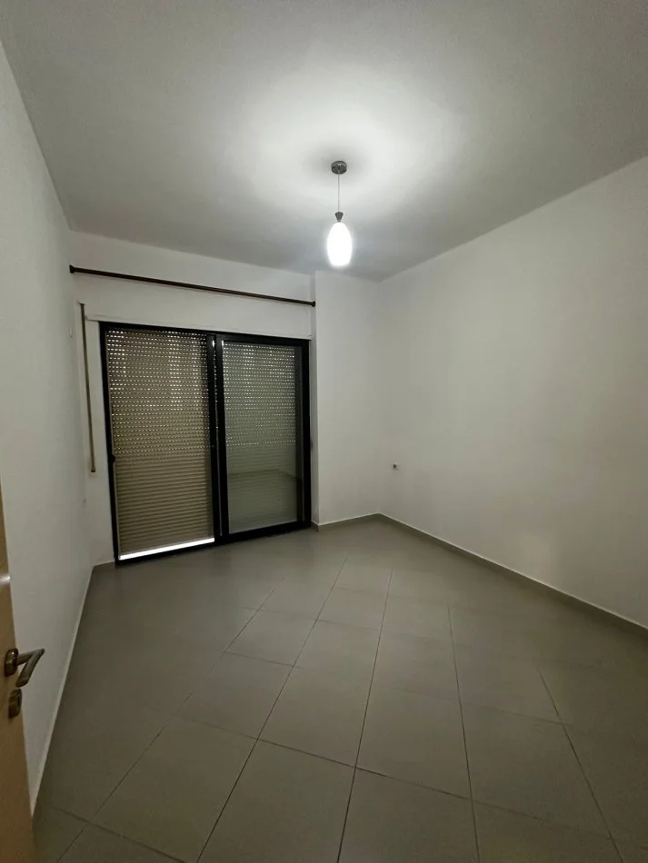 Tirane, jepet me qera apartament 2+1+Ballkon Kati 2, 100 m² 600 € (astir)