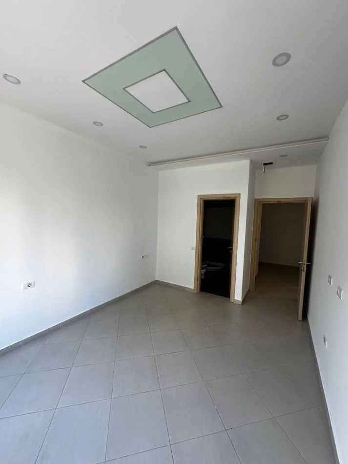 Tirane, jepet me qera apartament 2+1+Ballkon Kati 2, 100 m² 600 € (astir)