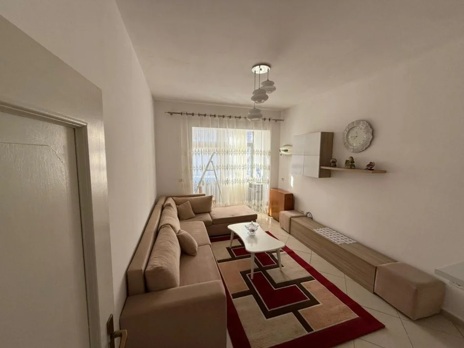 Tirane, Apartament 2+1 per qira   (Kinostudio) 500 Euro
