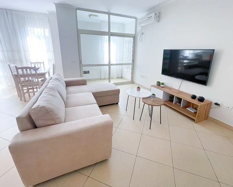 Tirane, Apartament 1+1 per qira  Kati 6, 79 m² 600 € (Rruga Kavajes)
