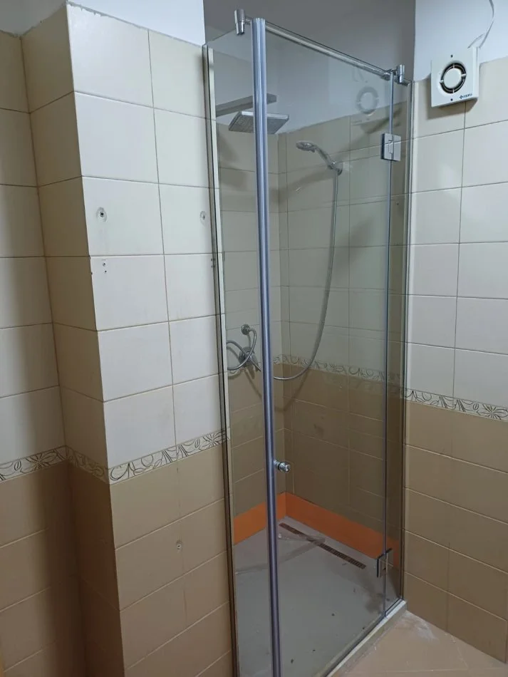 Tirane, Apartament 1+1 per qira  Kati 6, 79 m² 600 € (Rruga Kavajes)