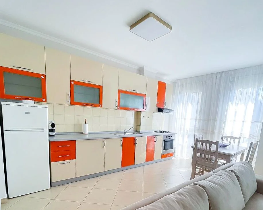 Tirane, Apartament 1+1 per qira  Kati 6, 79 m² 600 € (Rruga Kavajes)