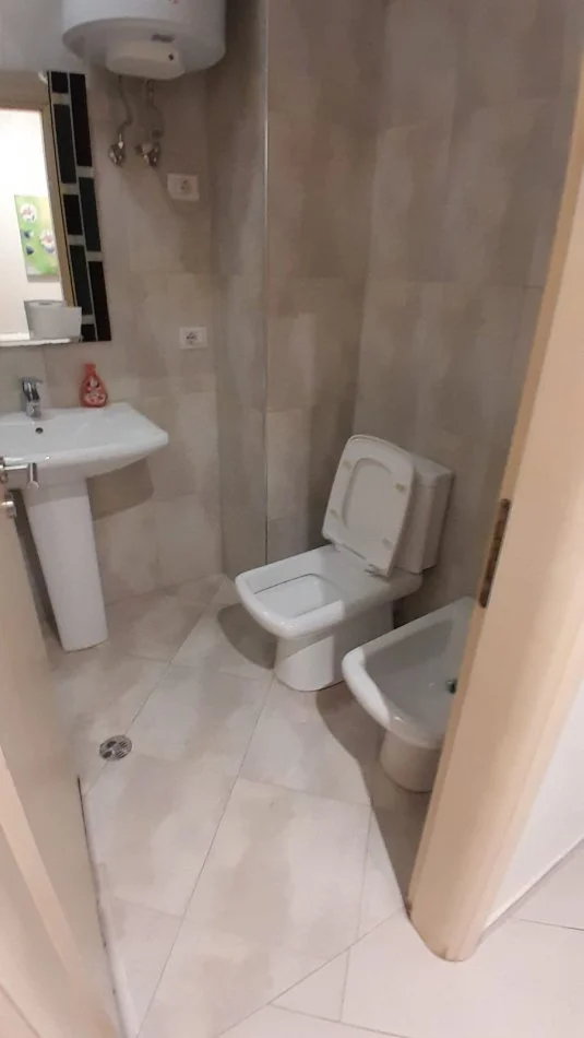 Tirane, Apartament 2+1 per qira Rruga Kavajes