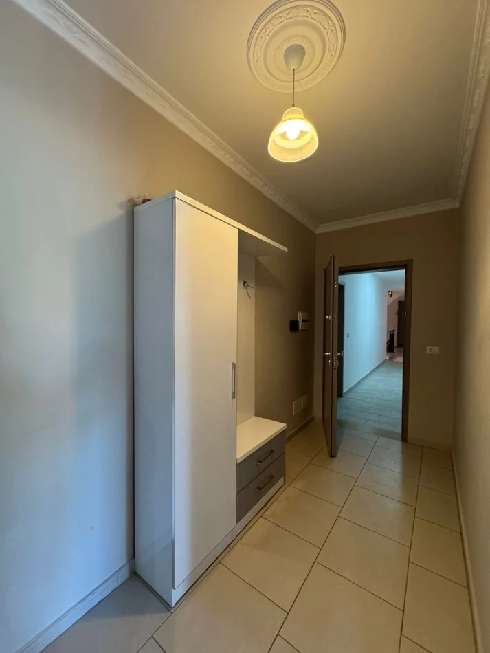 Shqiperi, jepet me qera apartament 2+1 Kati 5, 65 m² 400 € (te Bolv Oil, CENTRALE) RV45711