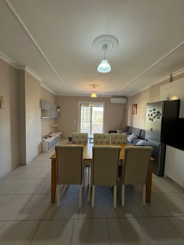 Shqiperi, jepet me qera apartament 2+1 Kati 5, 65 m² 400 € (te Bolv Oil, CENTRALE) RV45711