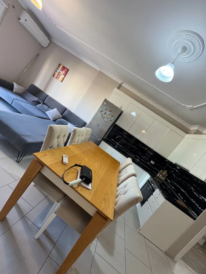 Shqiperi, jepet me qera apartament 2+1 Kati 5, 65 m² 400 € (te Bolv Oil, CENTRALE) RV45711