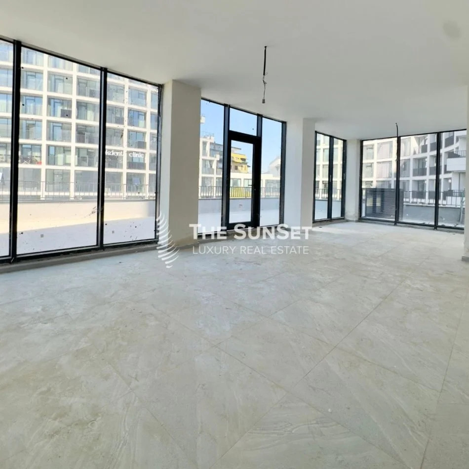 Tirane, Ambient biznesi me qira Kati 1, 154 m² 1.400 € (Lake View)