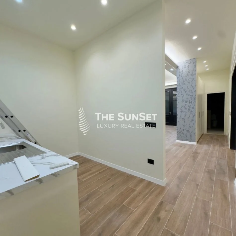 Tirane, Ambient biznesi per shitje  (Fadil Deliu)