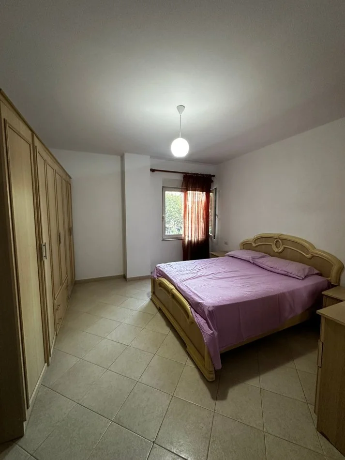 Tirane, jepet me qera apartament 2+1+Ballkon Kati 2, 110 m² 700 € (zogu i zi)