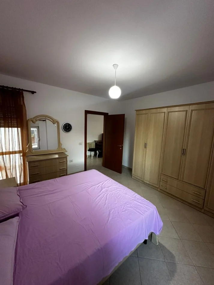 Tirane, jepet me qera apartament 2+1+Ballkon Kati 2, 110 m² 700 € (zogu i zi)