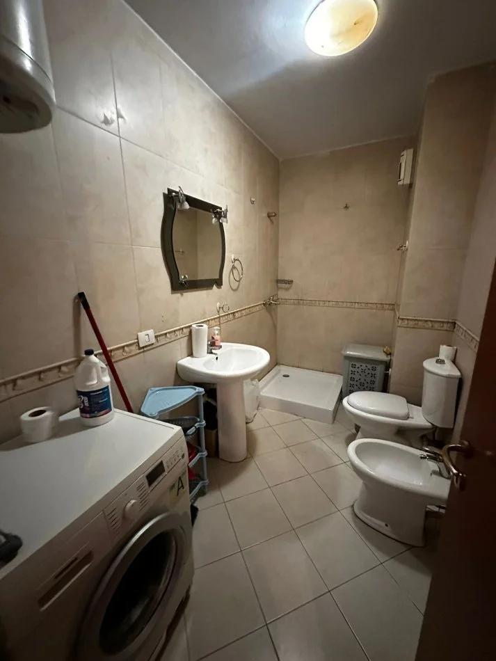Tirane, jepet me qera apartament 2+1+Ballkon Kati 2, 110 m² 700 € (zogu i zi)
