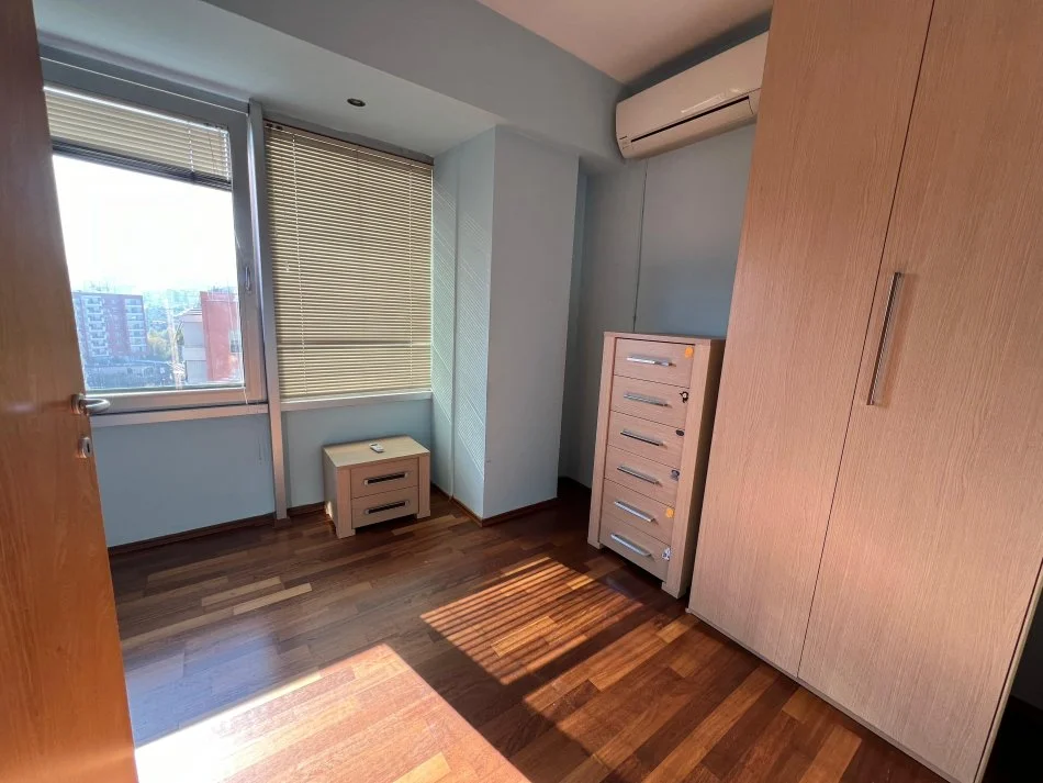 Tirane, jepet me qera apartament 2+1+Ballkon Kati 9, 118 m² 660 € (Rruga e Kavajes)