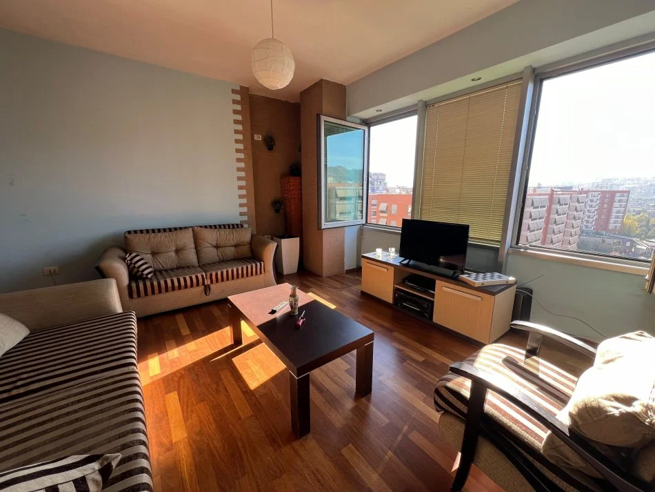 Tirane, jepet me qera apartament 2+1+Ballkon Kati 9, 118 m² 660 € (Rruga e Kavajes)