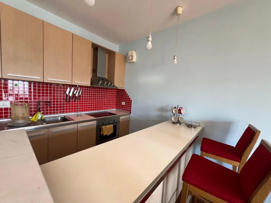 Tirane, jepet me qera apartament 2+1+Ballkon Kati 9, 118 m² 660 € (Rruga e Kavajes)