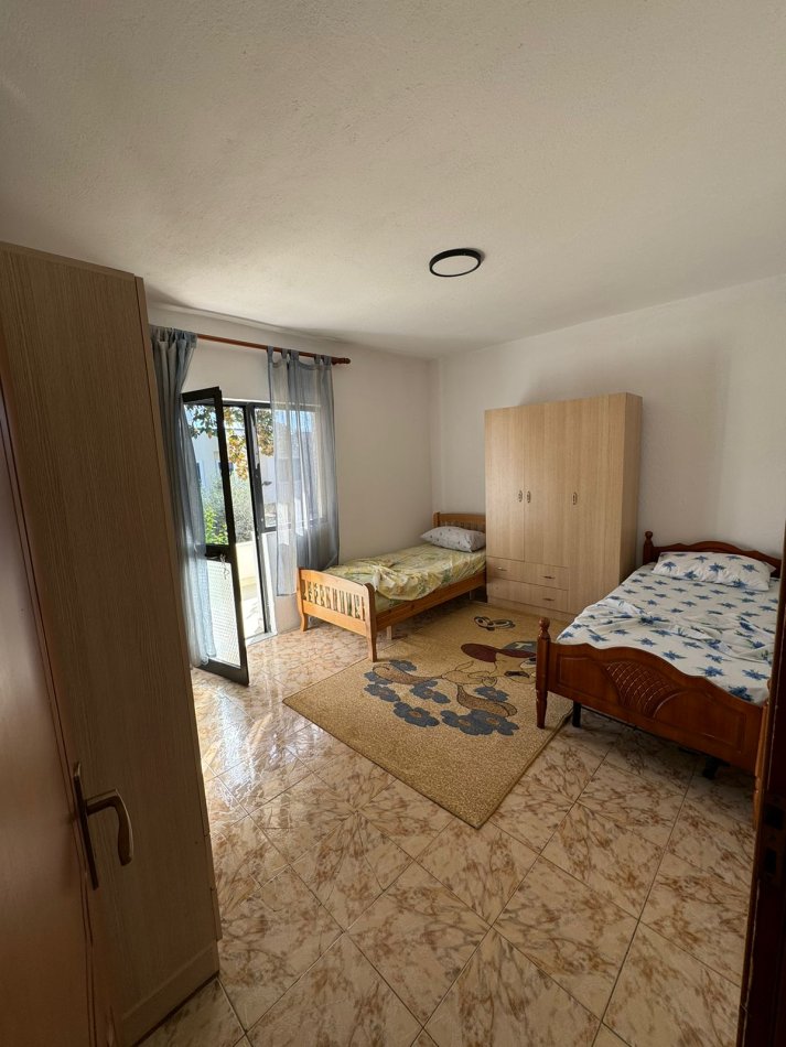 Tirane, jepet me qera apartament 3+1+Ballkon Kati 2, 100 m² 550 € (Rruga e Elbasanit)