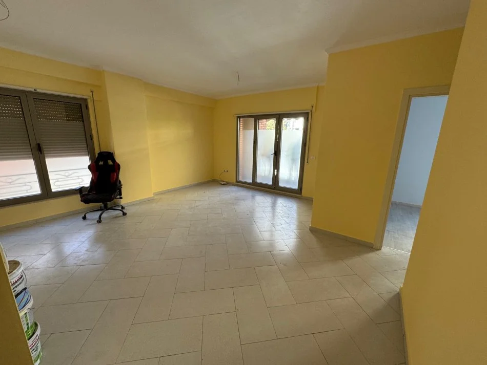 Tirane, jepet me qera apartament Kati 1, 100 m² 800 € (Kompleksi Delijorgji)