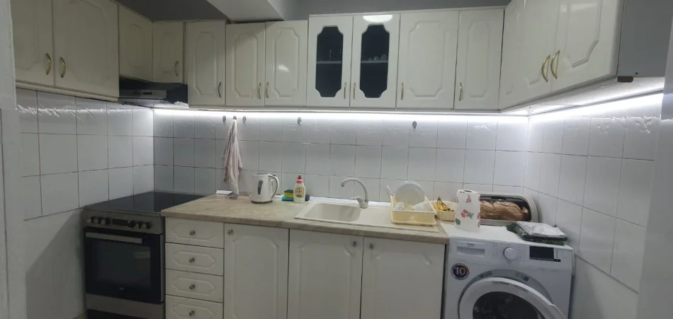 Tirane, jepet me qera apartament 2+1+Aneks+Ballkon Kati 1, 100 m² 700 € (Mine Peza)