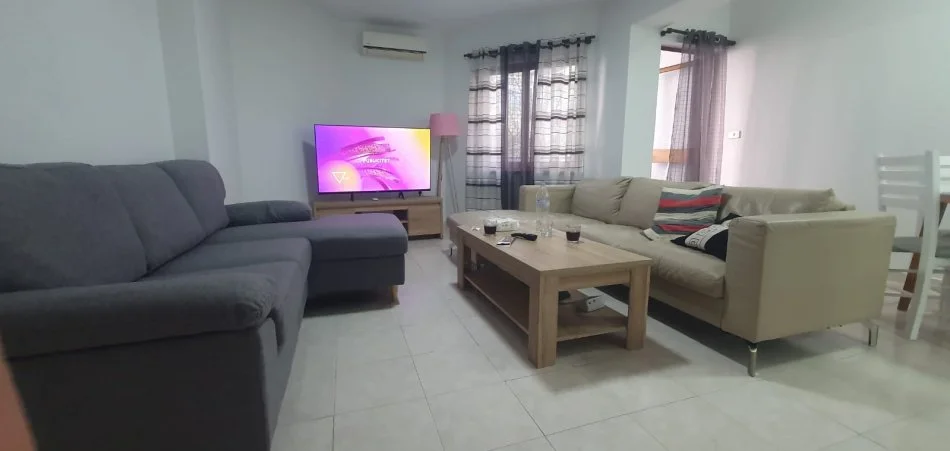 Tirane, jepet me qera apartament 2+1+Aneks+Ballkon Kati 1, 100 m² 700 € (Mine Peza)