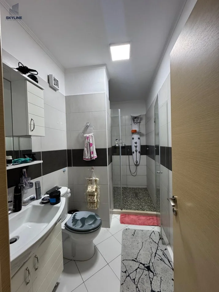 Tirane, shitet apartament 3+1+Ballkon Kati 7, 141 m² 180.000 € (Astir)