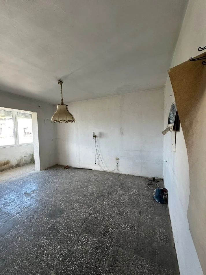 Tirane, shitet apartament 1+1+Ballkon Kati 5, 52 m² 75.000 € (Ali Demi)