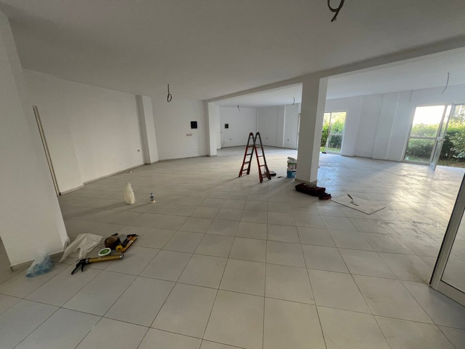 Tirane, shes Vile 3 Katshe Kati 0, 530 m² 650.000 € (liqeni thate)