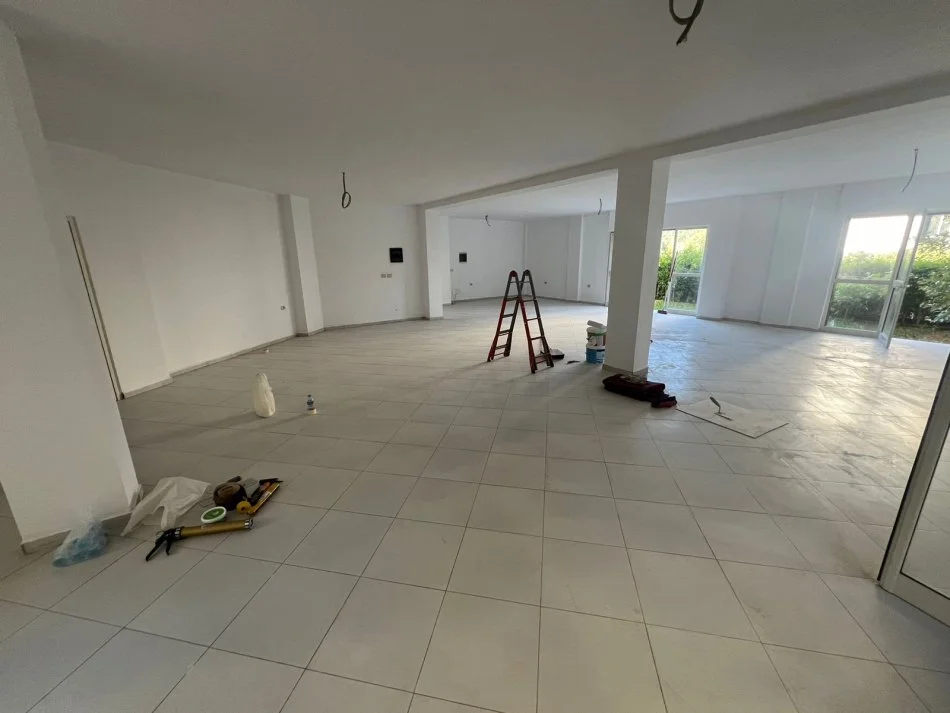 Tirane, shes Vile 3 Katshe Kati 0, 530 m² 650.000 € (liqeni thate)