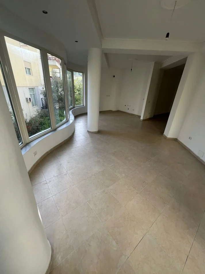 Tirane, shes Vile 3 Katshe Kati 0, 530 m² 650.000 € (liqeni thate)