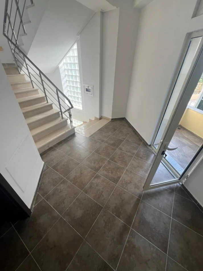 Tirane, shes Vile 3 Katshe Kati 0, 530 m² 650.000 € (liqeni thate)