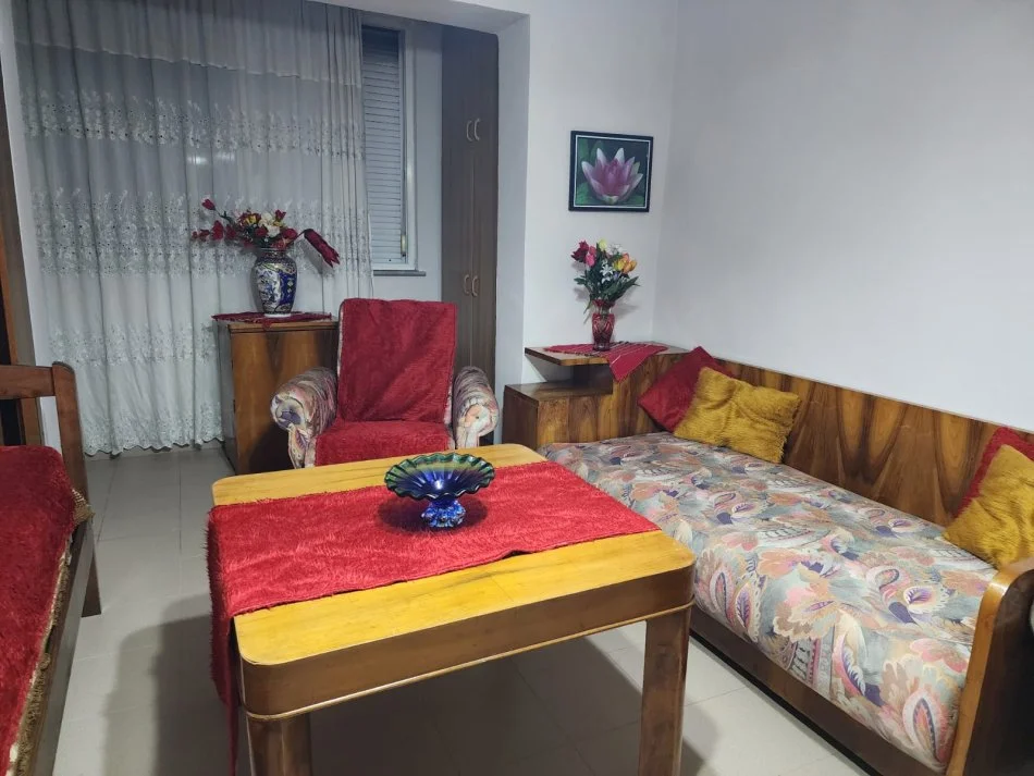 Tirane, jepet me qera apartament 2+1 Kati 4, 78 m² 550 € (Rruga Elbasanit, Instituti i Higjenes)
