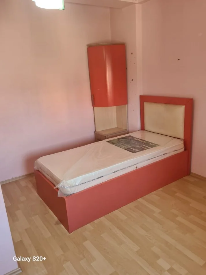 Tirane, Apartament 2+1 me qira tek Rruga Margarita Tutulani 700 Euro