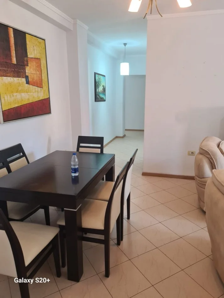 Tirane, Apartament 2+1 me qira tek Rruga Margarita Tutulani 700 Euro