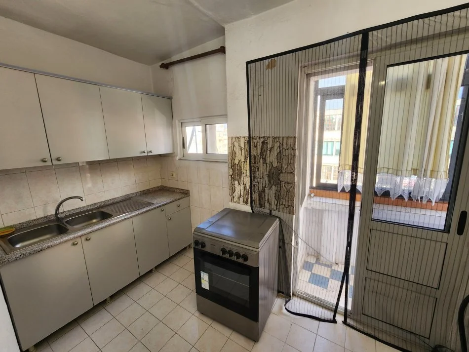 Durres, shitet apartament 1+1 Kati 4, 56 m² 69.000 € (Prane Policise Durres)