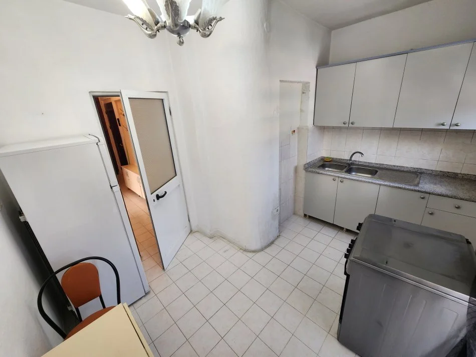 Durres, shitet apartament 1+1 Kati 4, 56 m² 69.000 € (Prane Policise Durres)