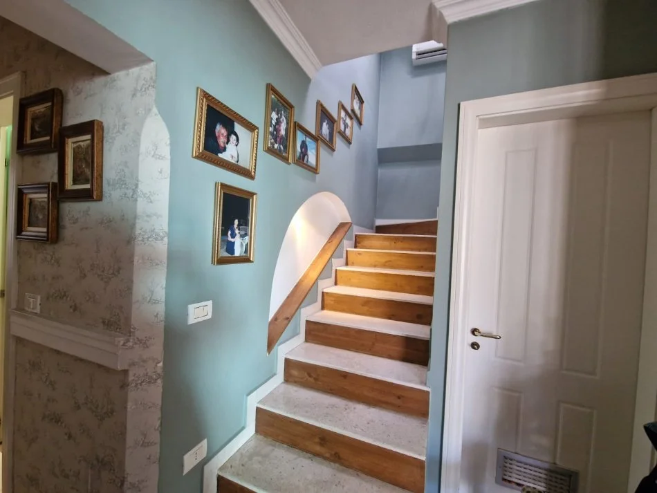 Tirane, shes Vile 3+1 Kati 0, 400 m² 360.000 € (Rr. "Asim Vokshi", Tirane)