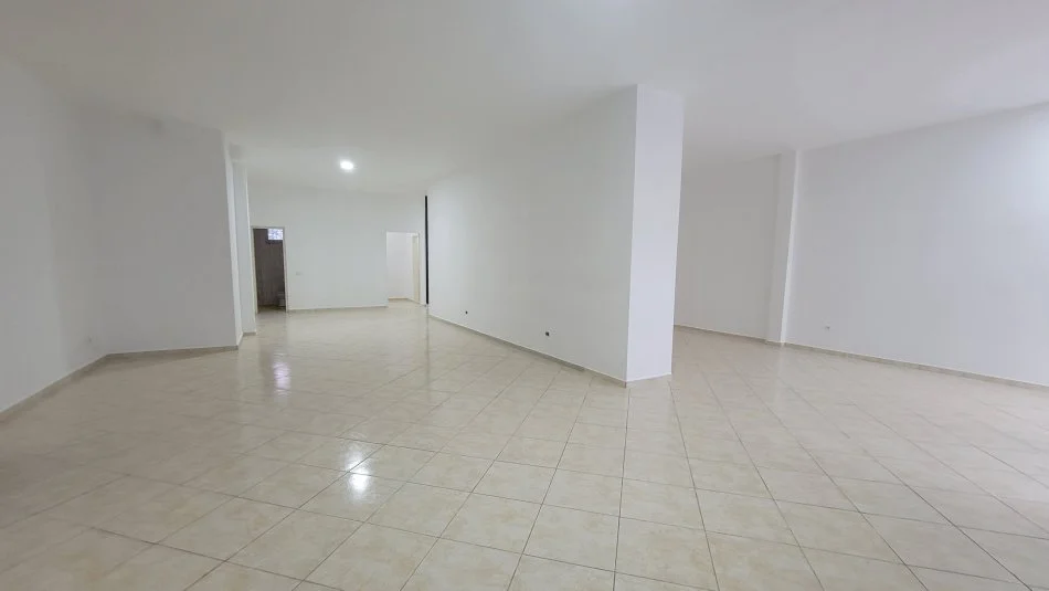Durres, jepet me qera ambjent biznesi Kati 0, 160 m² (lagjja 5)