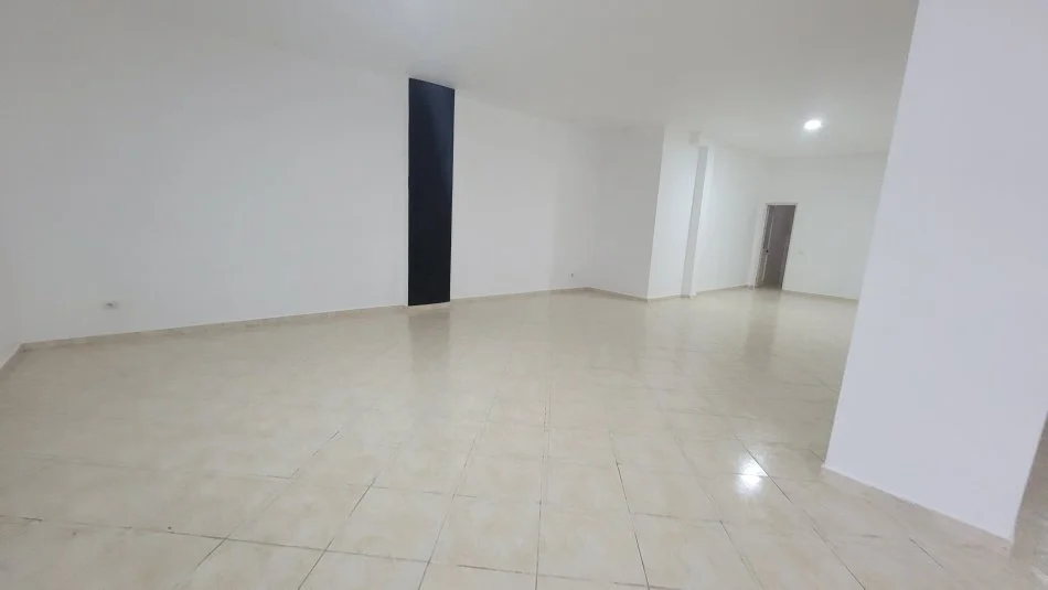 Durres, jepet me qera ambjent biznesi Kati 0, 160 m² (lagjja 5)
