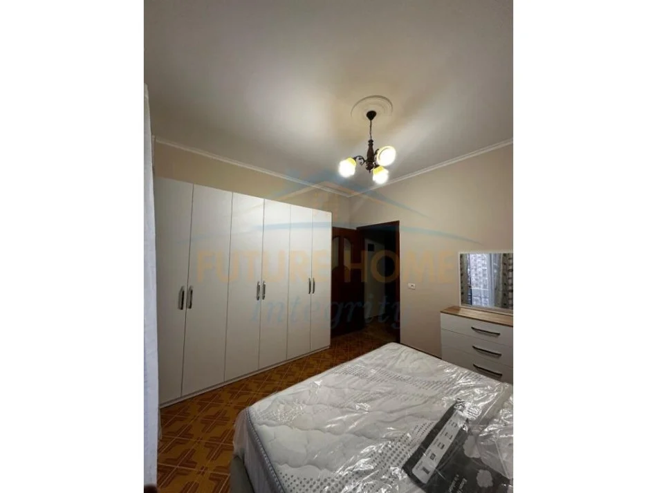 Tirane, jepet me qera apartament 1+1 Kati 2, 80 m² 600 € PERFSHIRE UJI DHE DRITAT NE CMIM (BLLOK)