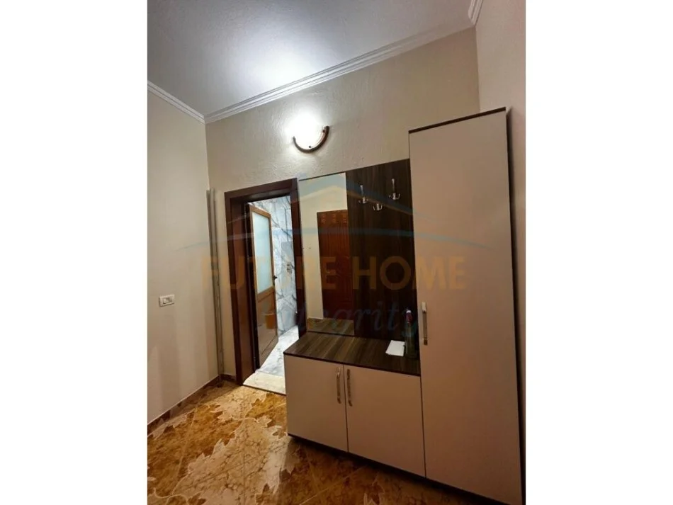 Tirane, jepet me qera apartament 1+1 Kati 2, 80 m² 600 € PERFSHIRE UJI DHE DRITAT NE CMIM (BLLOK)