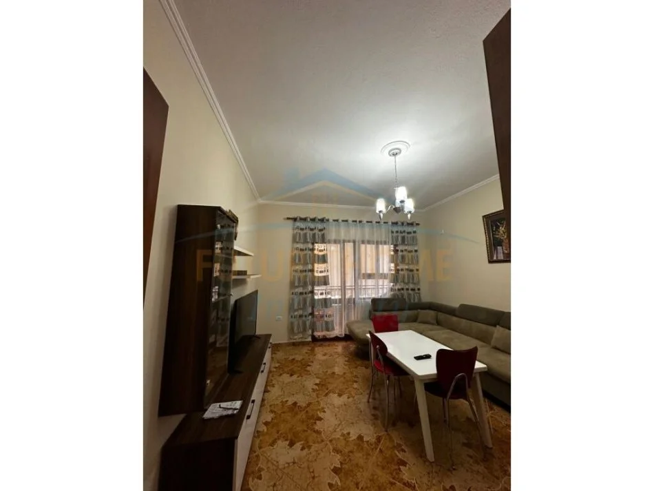 Tirane, jepet me qera apartament 1+1 Kati 2, 80 m² 600 € PERFSHIRE UJI DHE DRITAT NE CMIM (BLLOK)