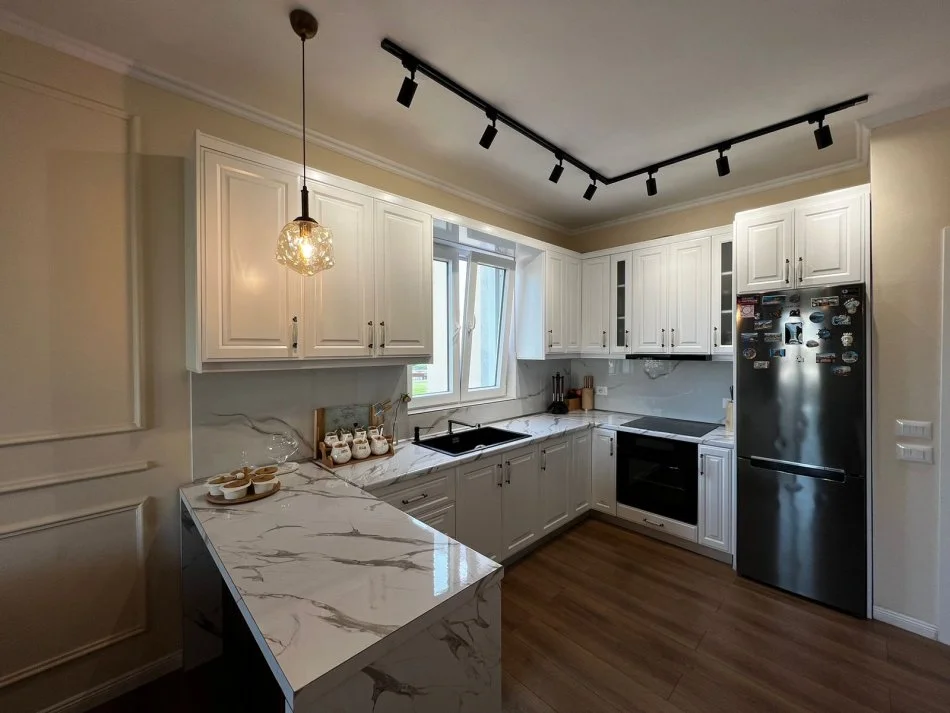 Tirane, jepet me qera apartament 2+1+Aneks+Ballkon Kati 6, 114 m² 1.200 € (KOMUNA E PARISIT)